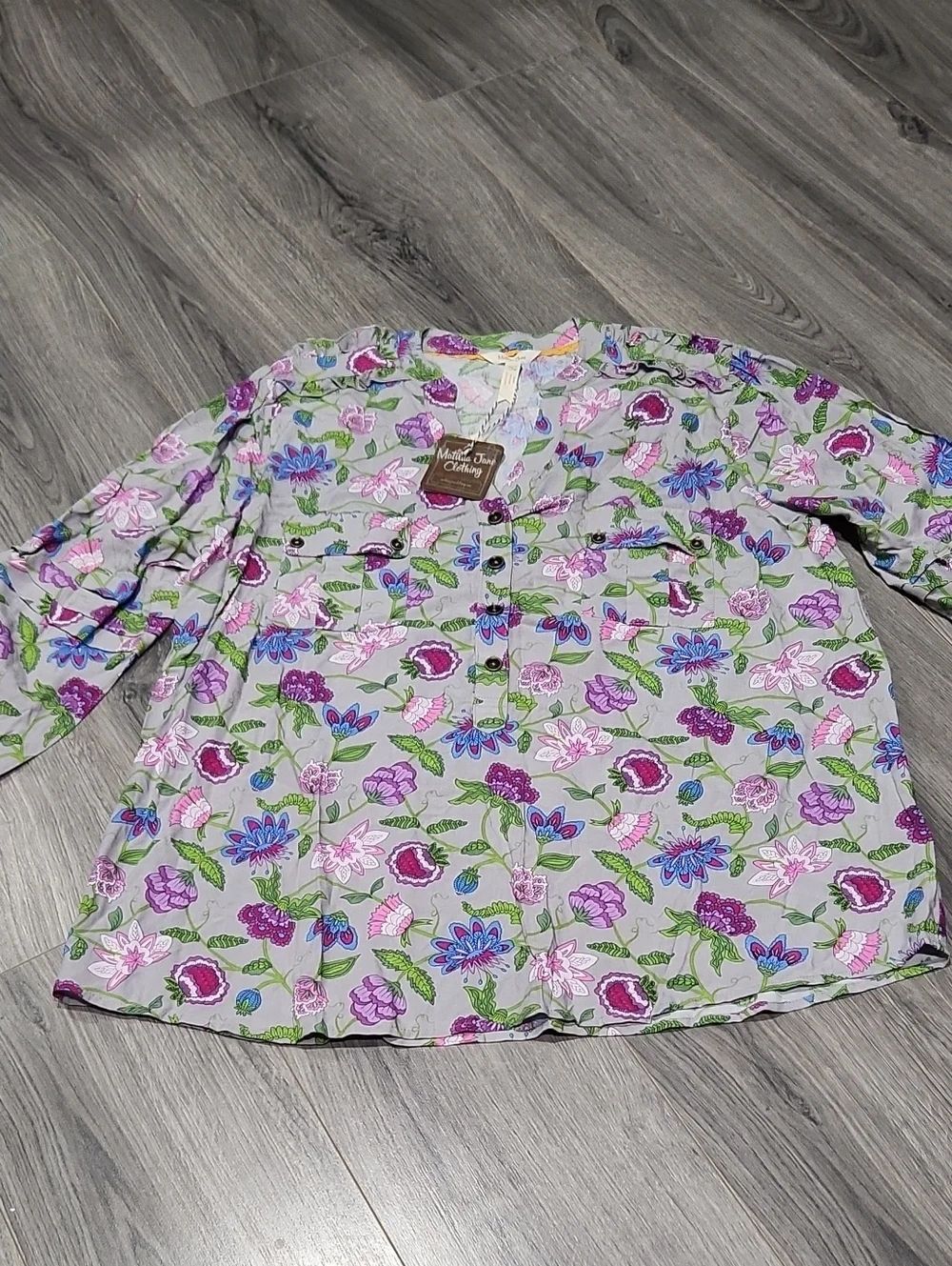NWT "Thinking Out Loud"  Ruffel Gray Floral Top